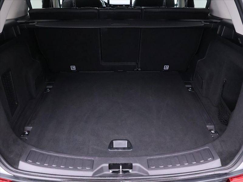 Land Rover Discovery Sport 2,0 D 110kW 4WD CZ 1.Maj DPH - fotka 10 z 31