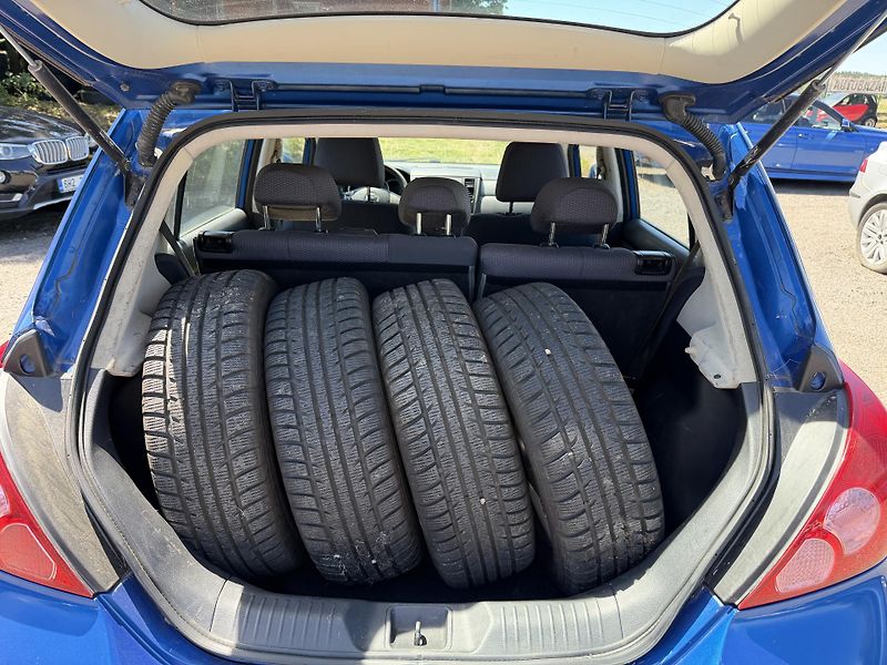 Nissan Tiida 1.8i - fotka 10 z 20