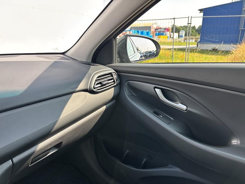 Hyundai i30 1.5 T-GDi 103kW DCT Style - fotka 23 z 28