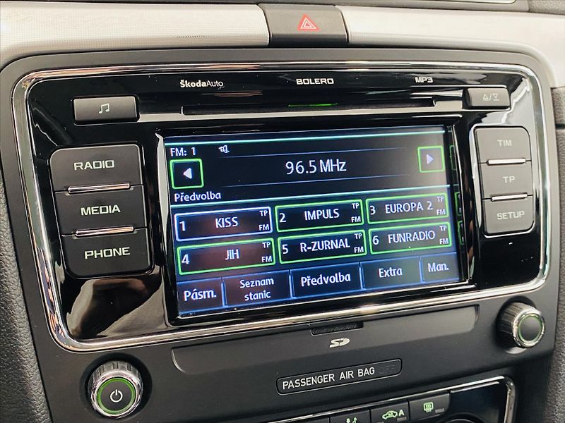 Škoda Superb 2,0 TDI DSG 103kW Bi-Xenon Ele - fotka 16 z 26