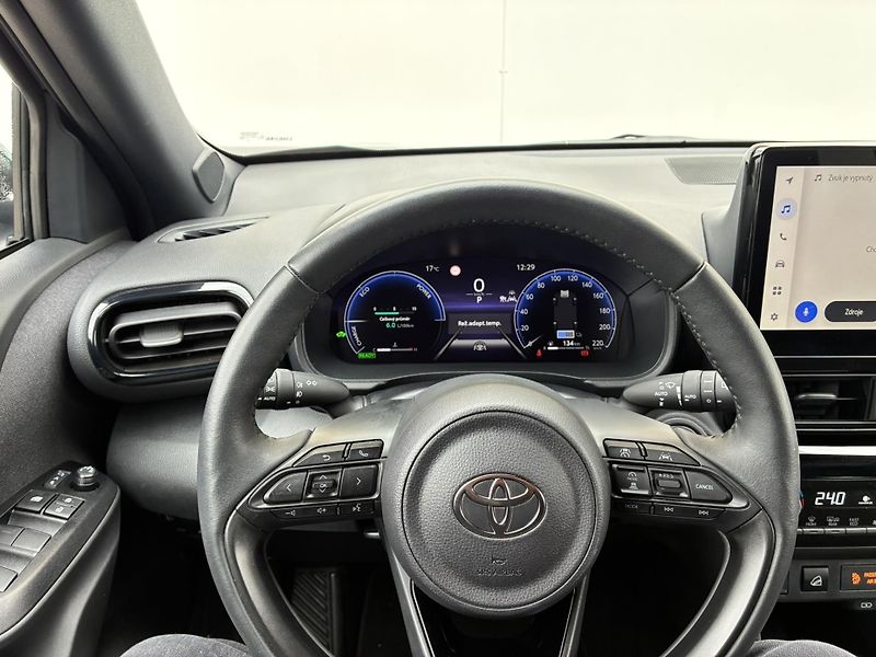 Toyota Yaris Cross 1.5 HSD 130k e-CVT AWD Executi - fotka 16 z 23