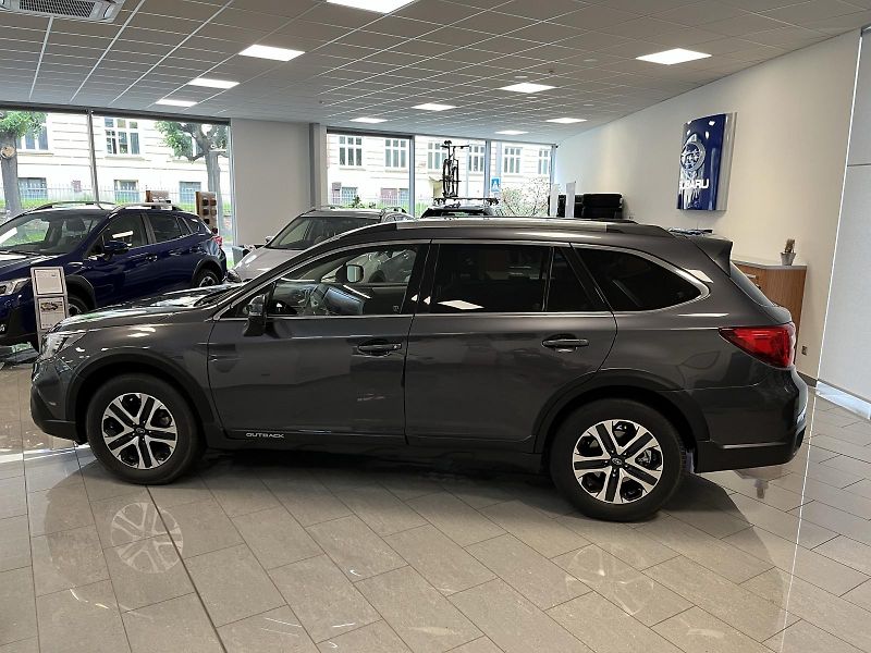 Subaru Outback 2.5i Comfort ES Lineartronic - fotka 2 z 43