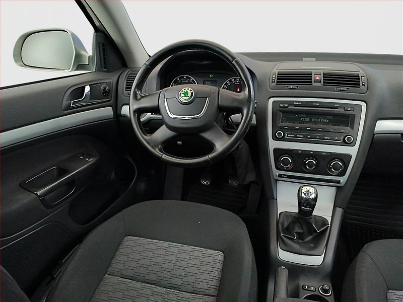 Škoda Octavia (2010) Ambiente 1.6, Serv.kniha - fotka 7 z 13