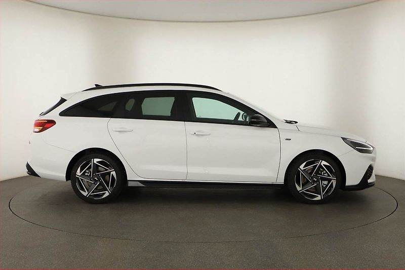 Hyundai i30 (2025) 1.5 T-GDI MHEV 48V, N- Line - fotka 5 z 12