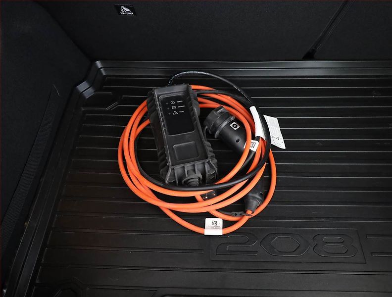 Peugeot 208 (2021) e-GT 50 kWh, SoH 99%, Automat - fotka 24 z 24
