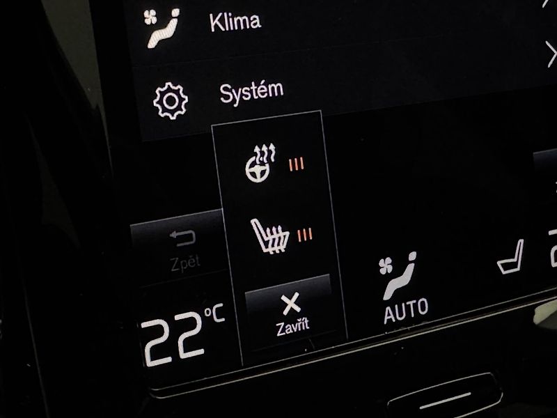 Volvo XC40 B4 MOMENTUM AUT  - fotka 44 z 47