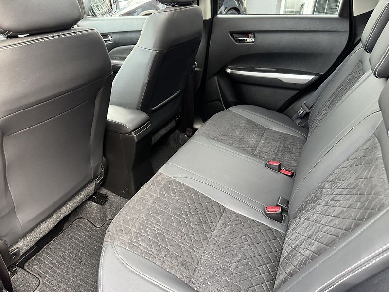 Suzuki Vitara (2023) 1.4i BoosterJet Allgrip ZÁRUKA - fotka 23 z 48