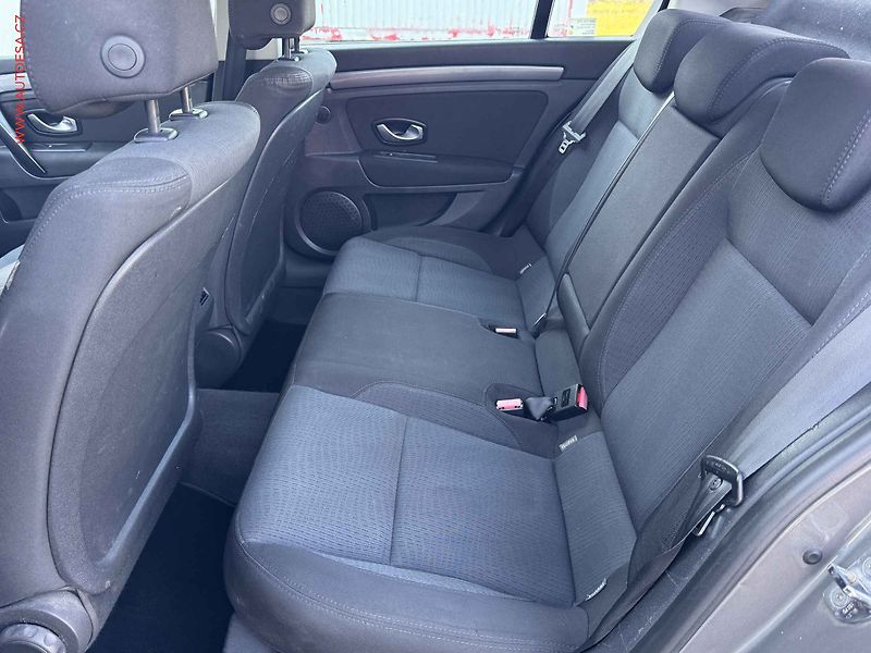 Renault Laguna (2010) 2.0 i, 1.maj,ČR, AC, tempo - fotka 10 z 13