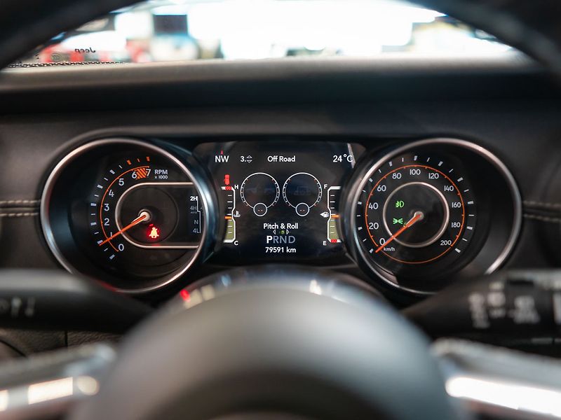 Jeep Wrangler (2021) 2.0 Sahara Overland - fotka 23 z 36
