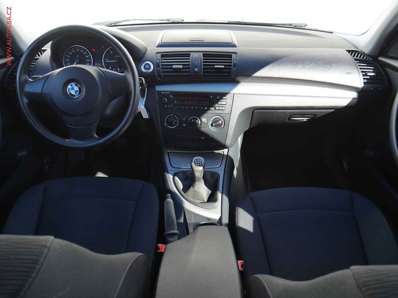 BMW Řada 1 (2008) 2.0d 118d, AC - fotka 8 z 17