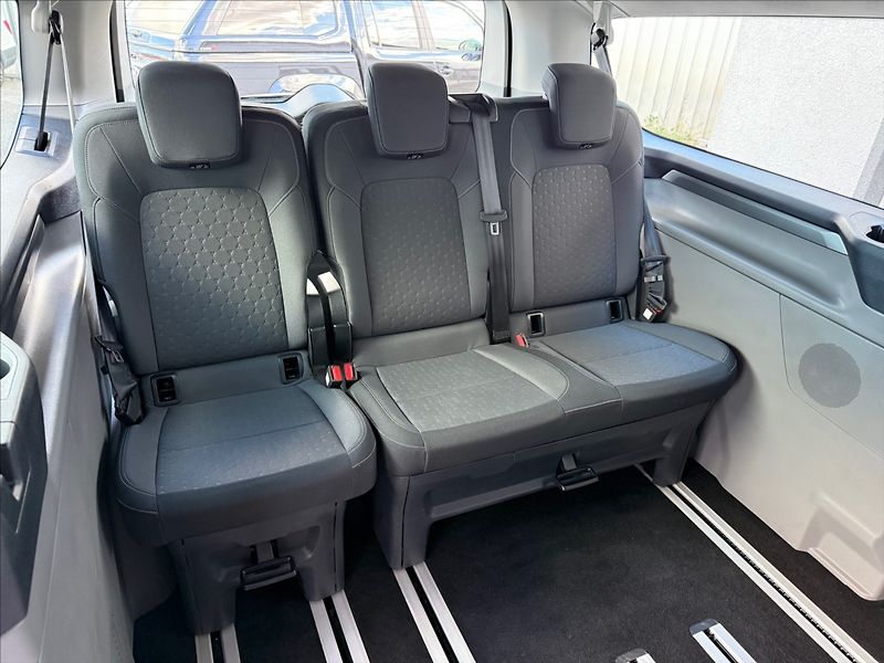 Ford Tourneo Custom 2,0 L2,Titanium,110kW,po servi - fotka 22 z 29