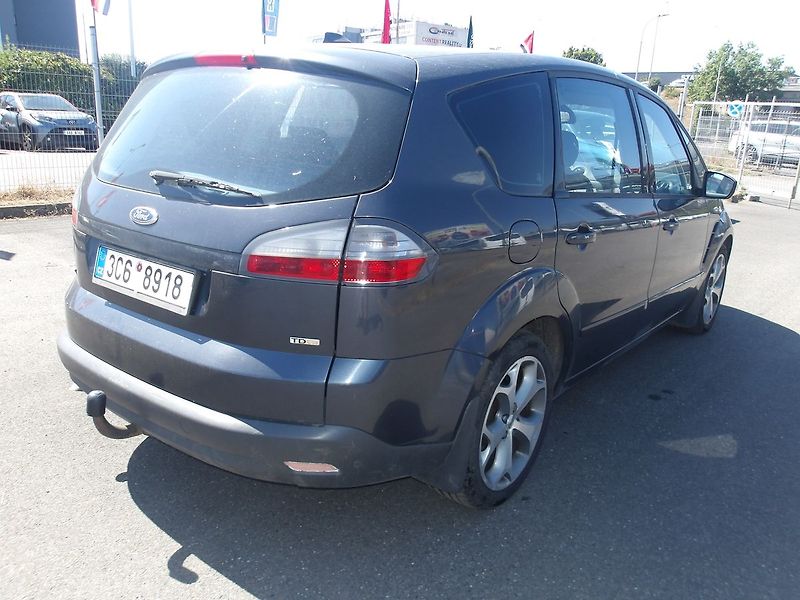 Ford S-MAX 2,0TDCi103kW ČR 1.MAJ.!!! - fotka 10 z 27