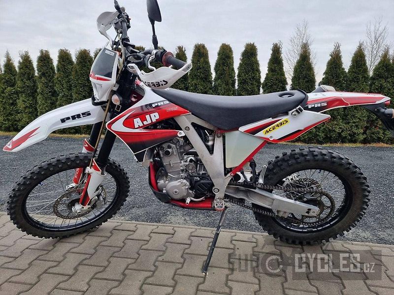 AJP PR5 250 Enduro (2014) - fotka 9 z 15