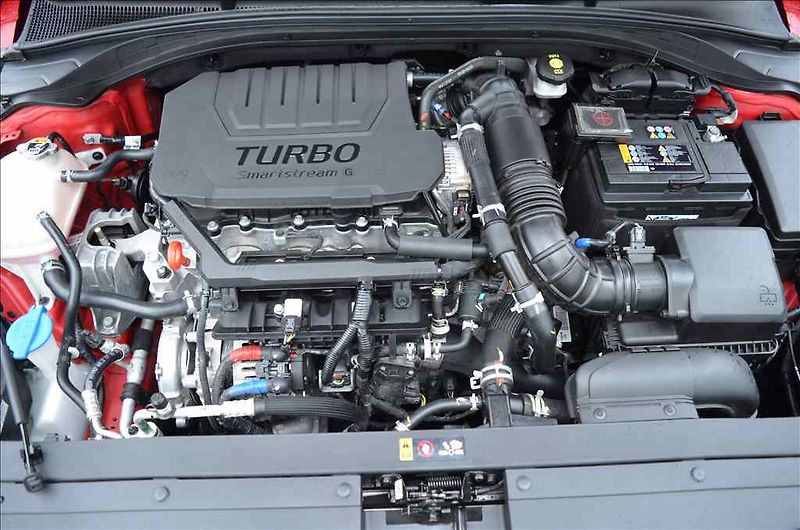 Hyundai i30 (2024) 1,5T--GDI FASTBACK - fotka 9 z 18