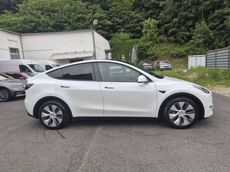 Tesla Model Y LONG RANGE DUAL MOTOR  92% - fotka 7 z 50