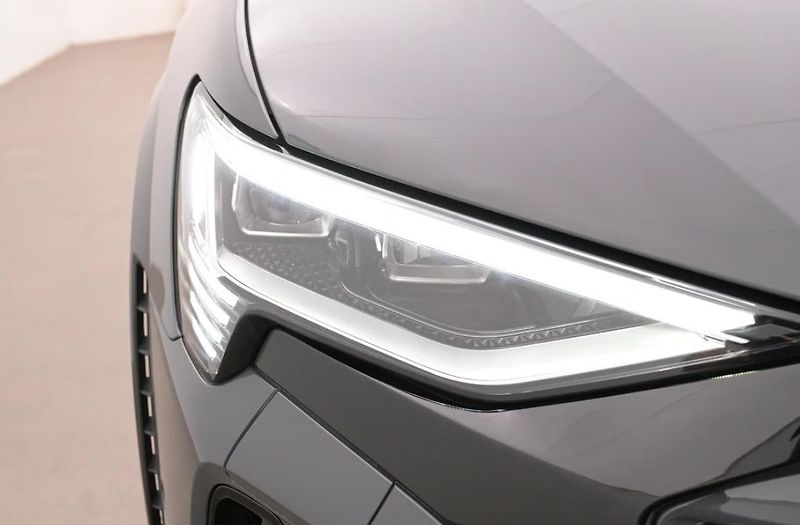 Audi Q8 e-tron 55 Q SoH 92% 360k HuD Pano. - fotka 24 z 25