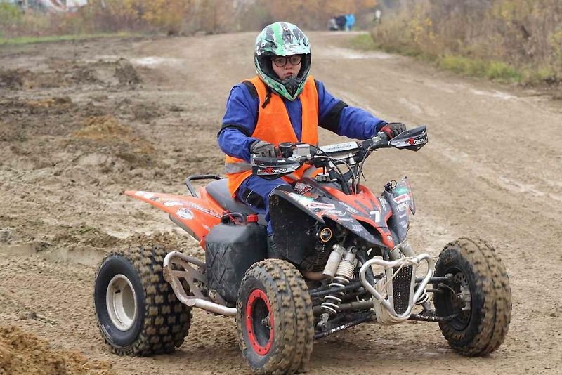 Offroad Maraton Most 2025 v lomu v Braňanech.