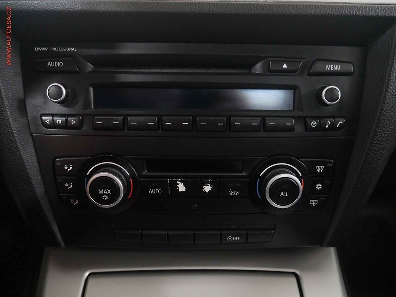 BMW Řada 3 (2010) 2.0d, AC, temp. - fotka 17 z 19