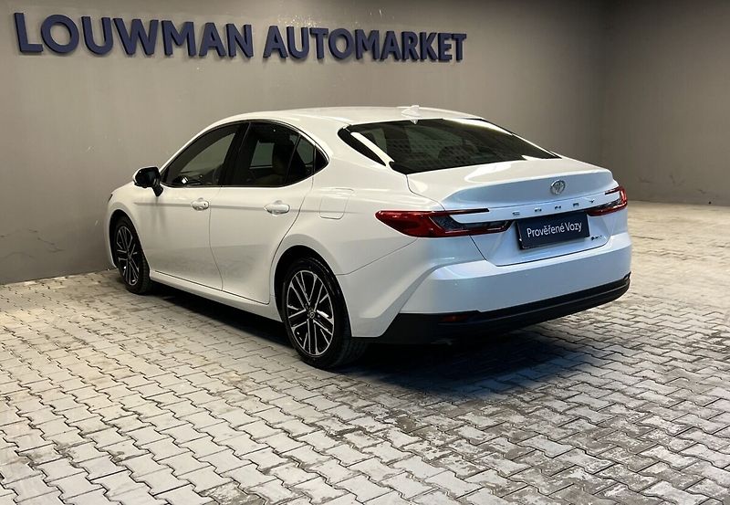 Toyota Camry 2.5 Hybrid AT EXECUTIVE - fotka 18 z 19