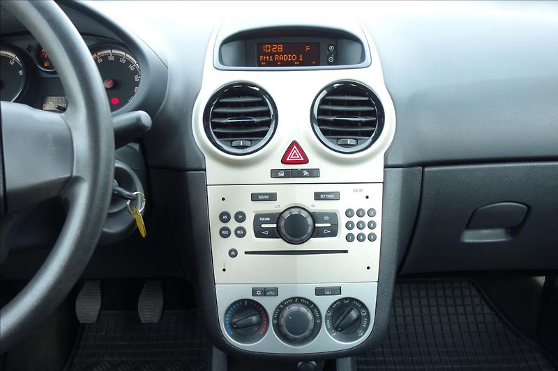 Opel Corsa 1,2 i, ČR, SERVIS.KN., KLIMA. - fotka 20 z 33