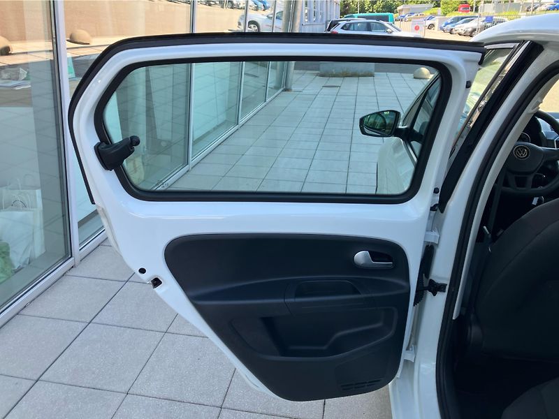 Volkswagen up! 1.0 MPI 48 kW KLIMA - fotka 24 z 30
