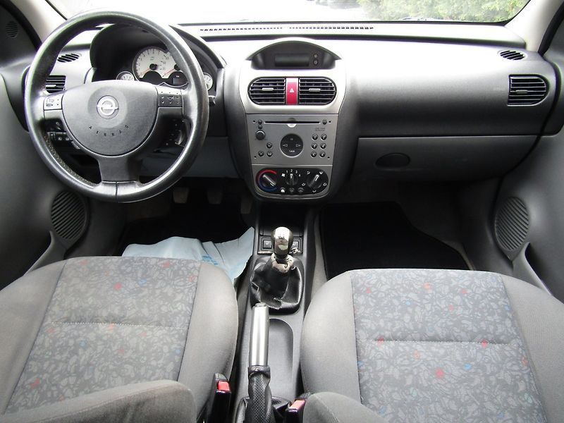 Opel Corsa (2002) GSi 1.8 16VC 92kW - fotka 15 z 38