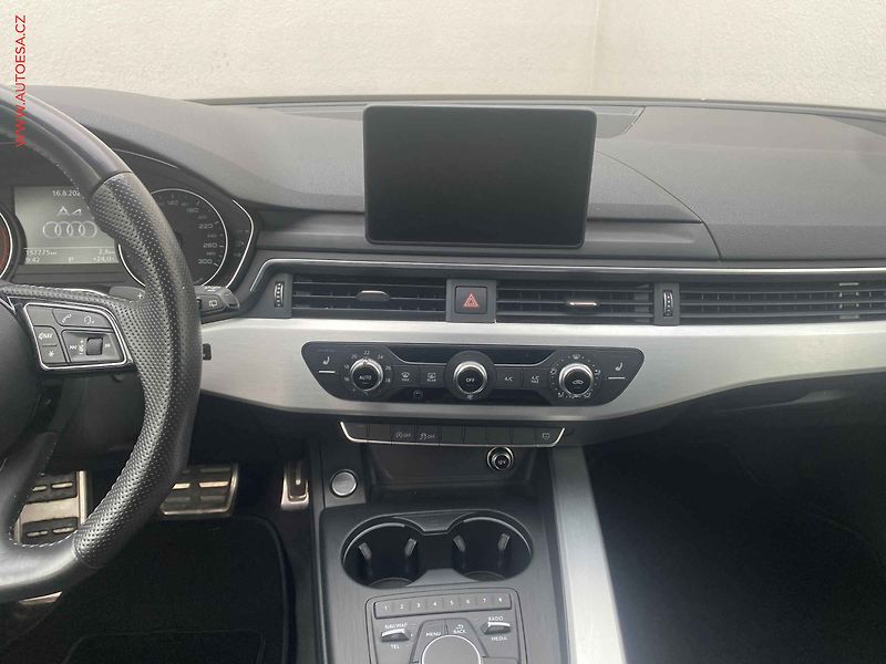 Audi A4 (2019) 2.0 TDi, S-line, AT, LED, TZ - fotka 12 z 18