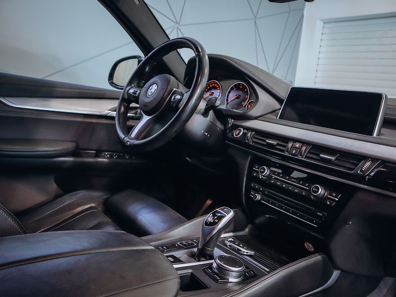 BMW X6 40d xDrive 230kW M-Sport - fotka 17 z 27