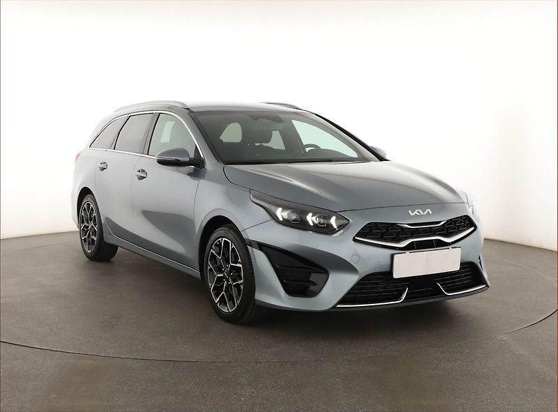Kia Ceed (2025) 1.5 T-GDI, GT LINE, AUTOMAT - fotka 1 z 20