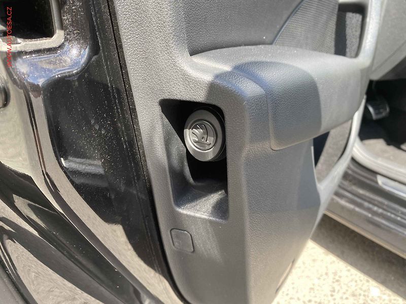 Škoda Octavia (2023) 2.0 TSi 4x4, ČR, SportLine - fotka 13 z 25