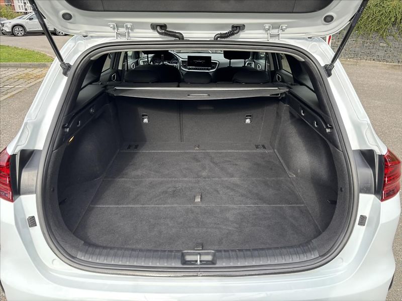 Kia Ceed 1,5 TGDi TOP ZÁRUKA - fotka 13 z 40