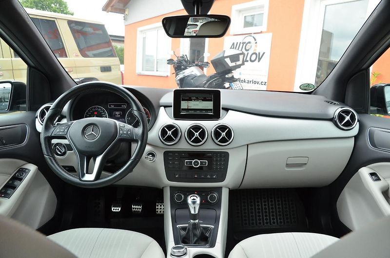 Mercedes-Benz Třídy B (2014) B 180 CDi / NAVI / Bi-XENON - fotka 18 z 33