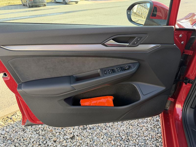 Volkswagen Golf TSi/110kW - STYLE,Webasto,H&K - fotka 9 z 80