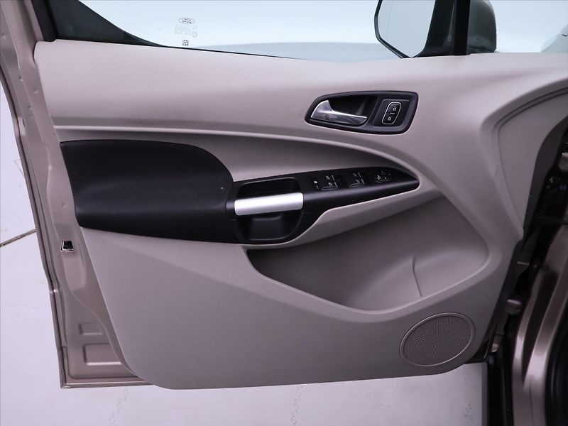 Ford Tourneo Connect 1,5 TDCI Titanium CZ Panorama - fotka 11 z 38