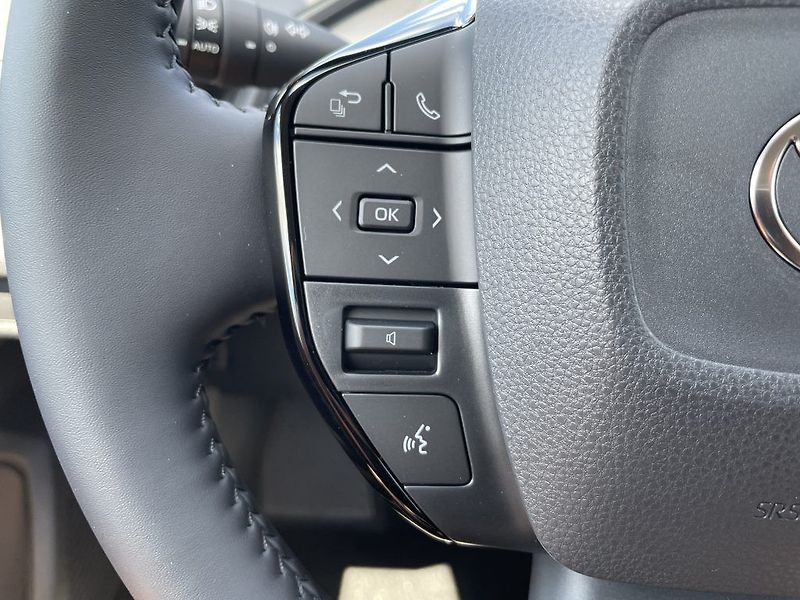 Toyota Prius 2.0 Plug-in Hybrid Prestige - fotka 23 z 30