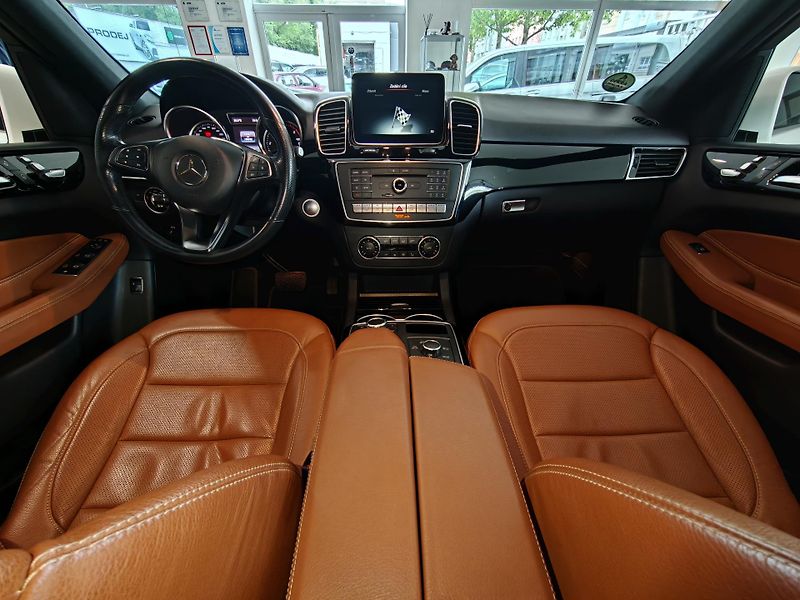 Mercedes-Benz GLE 250d 4M AMG Airmatic - fotka 23 z 53