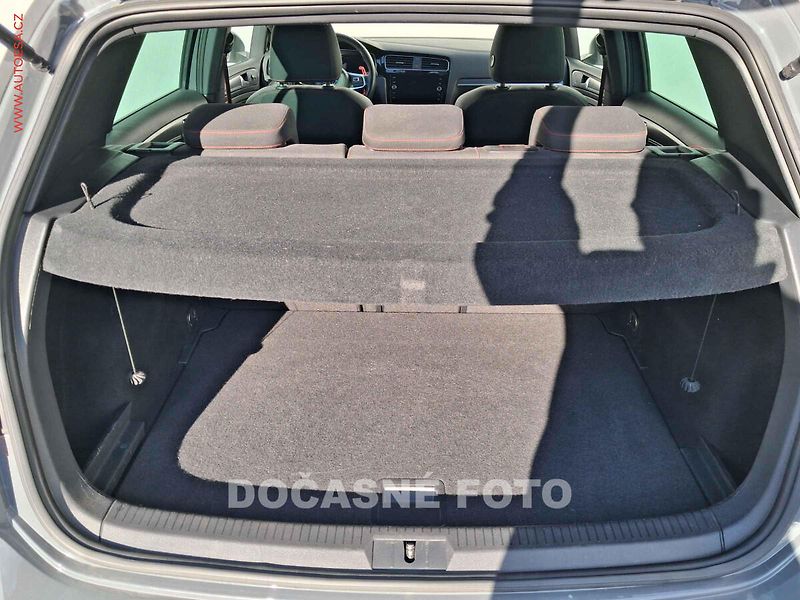 Volkswagen Golf (2019) 2.0 TSi, GTi, DSG, LED - fotka 7 z 20