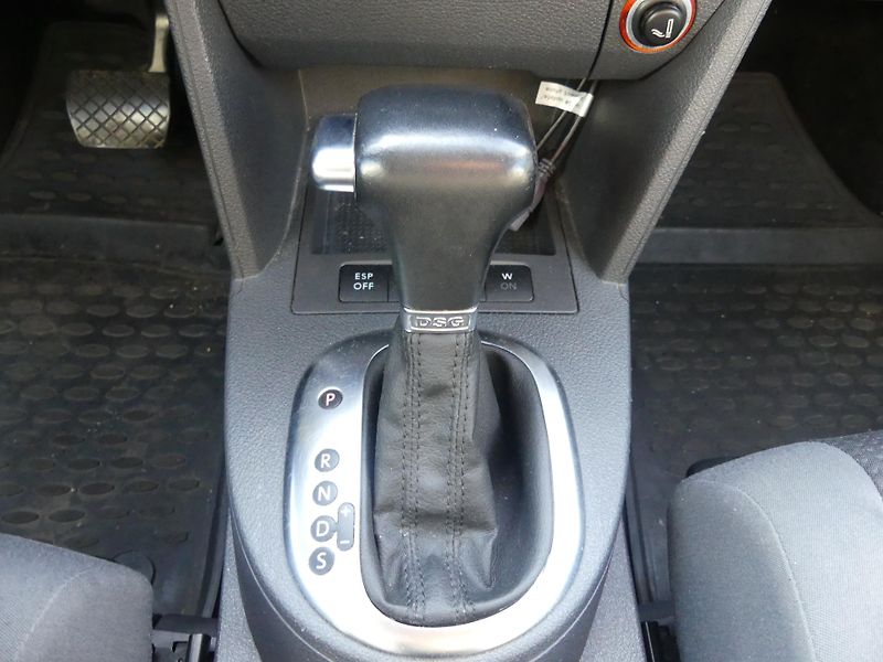 Volkswagen Touran (2010) 1,4  DSG automat - fotka 12 z 16