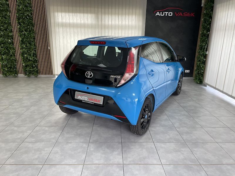 Toyota Aygo 1.0 i AUTOMAT REZERVACE  - fotka 11 z 27