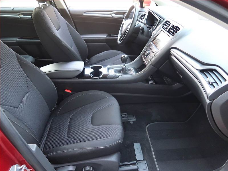 Ford Mondeo (2015) 2.0 TDCI, Navi, Tempomat - fotka 9 z 18