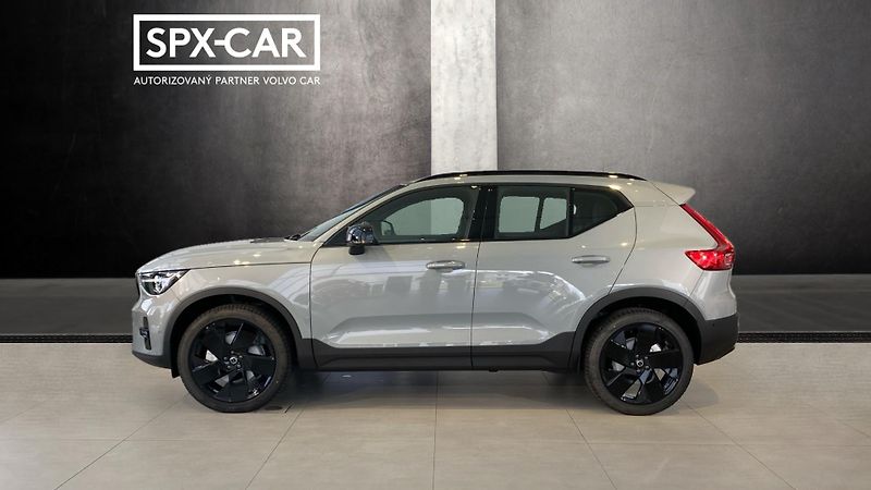 Volvo XC40 (2026) PLUS BLACK EDITION, B4 FWD, 14 - fotka 3 z 15