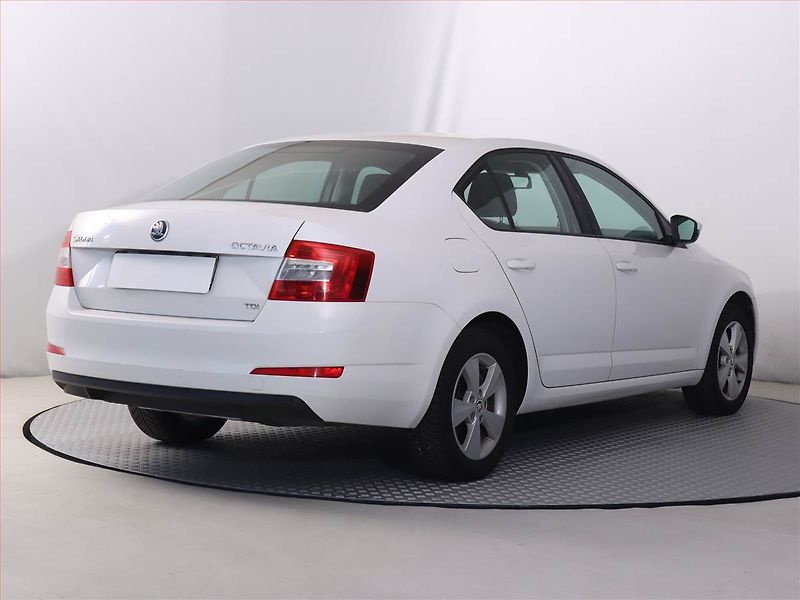 Škoda Octavia (2013) 1.6 TDI, Serv.kniha, Tempomat - fotka 5 z 18