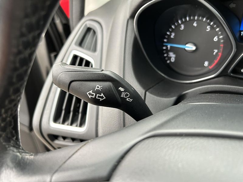 Ford Focus 1.5   Titanium - fotka 10 z 24