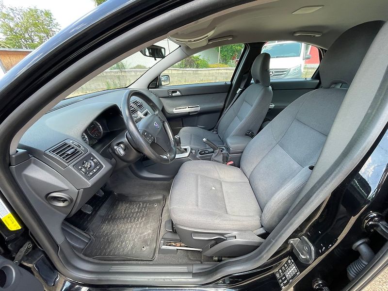 Volvo S40 1.6D 80kw*VYHŘEV.SED*NOVÁ STK* - fotka 9 z 28