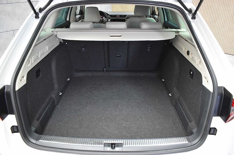 Škoda Superb TDI 147kW 4x4*STYLE*DPH*ČR 1.M - fotka 37 z 40