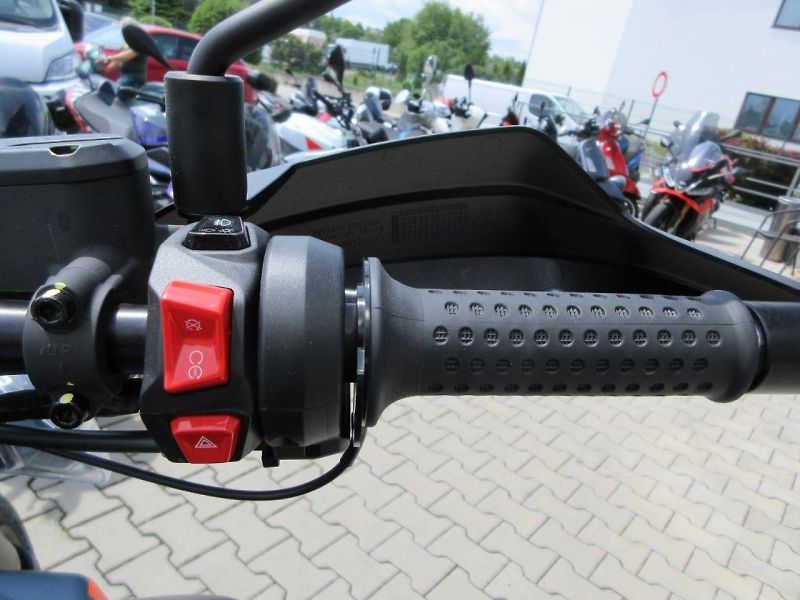 Moto Guzzi (2026) V85 TT Travel e5+ - fotka 12 z 12