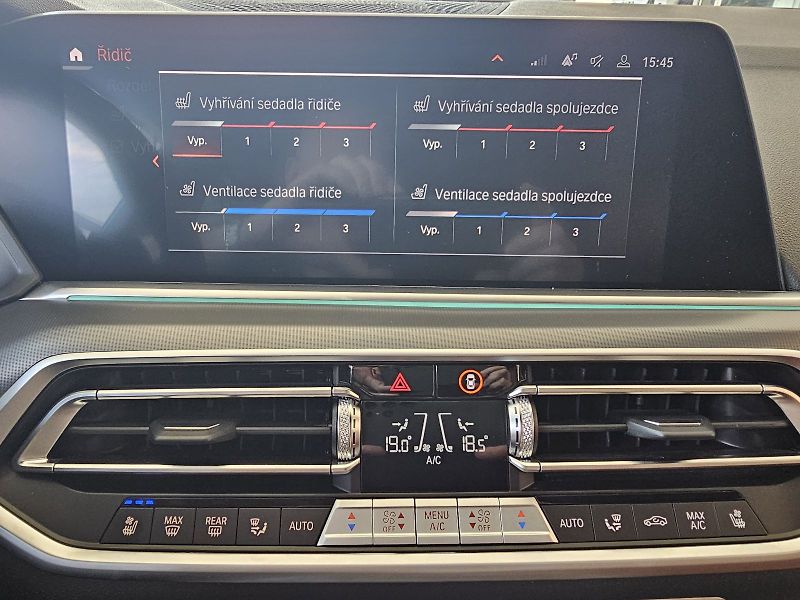 BMW X5 xDrive30d - fotka 27 z 31