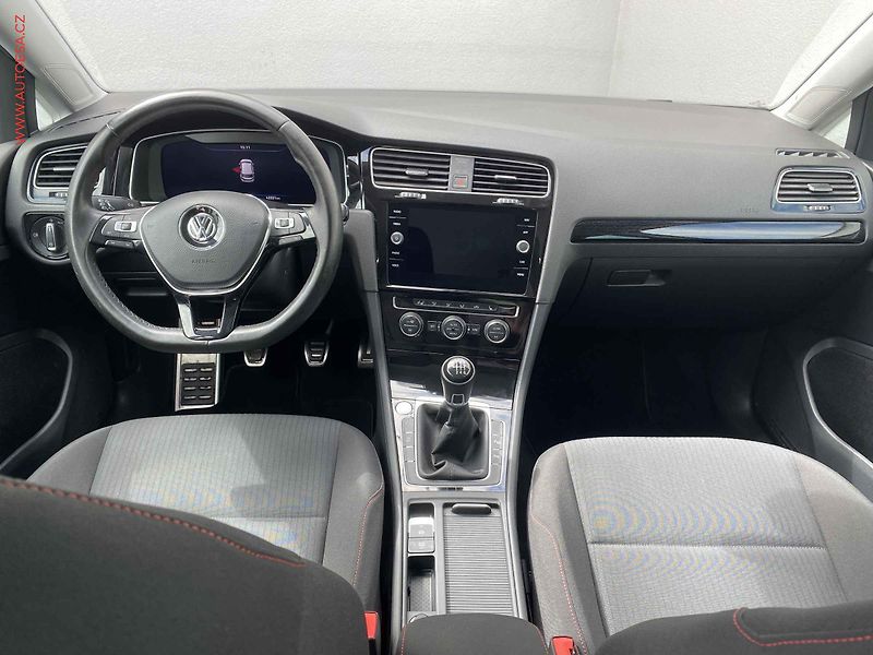 Volkswagen Golf (2017) 1.5 TSi, Sound, LED, navi, - fotka 8 z 18