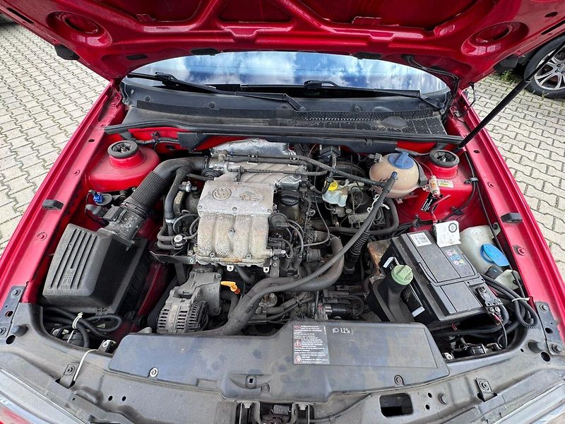 Volkswagen Golf (1999) 3 CABRIO 1,6 GL 74 KW STK - fotka 40 z 50