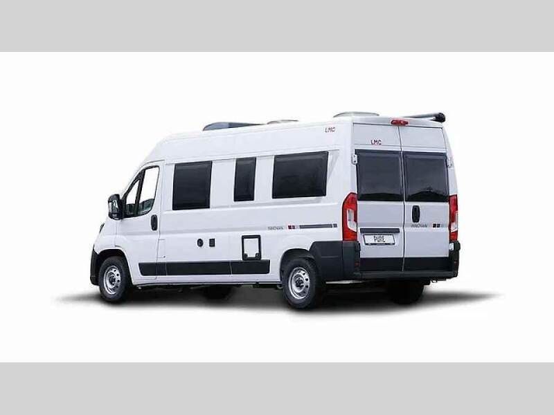 Kompaktní campervan LMC Innovan Pure 600 nabízí prostor pro tříčlennou rodinu.